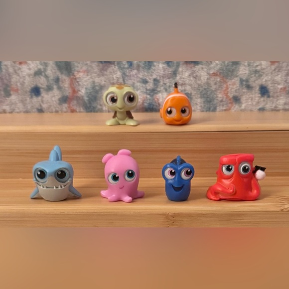Disney Doorables Finding Nemo Lot of 6 Series 4 SQUIRT BRUCE PEARL HANK - Picture 8 of 13